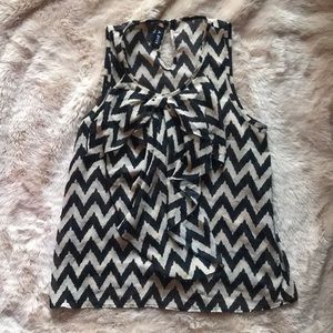 Sleeveless black & tan loose blouse